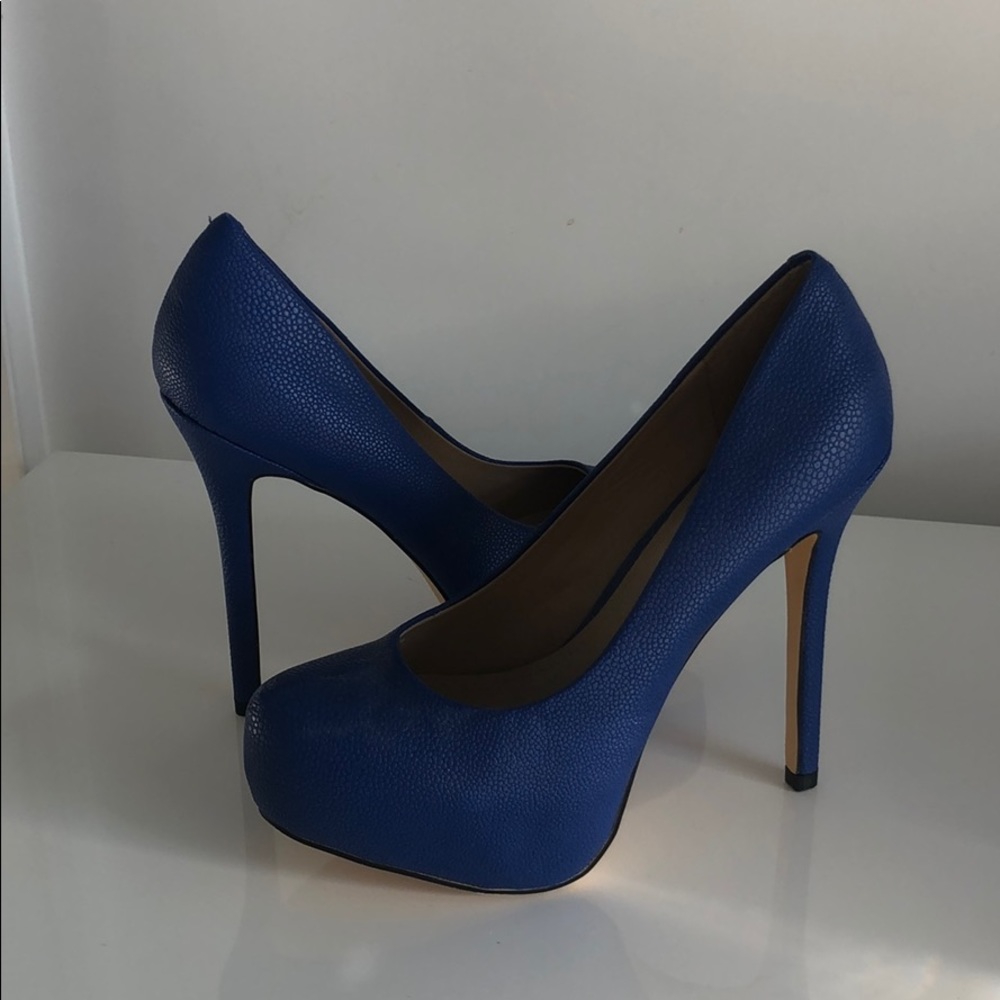 Blue textured heel